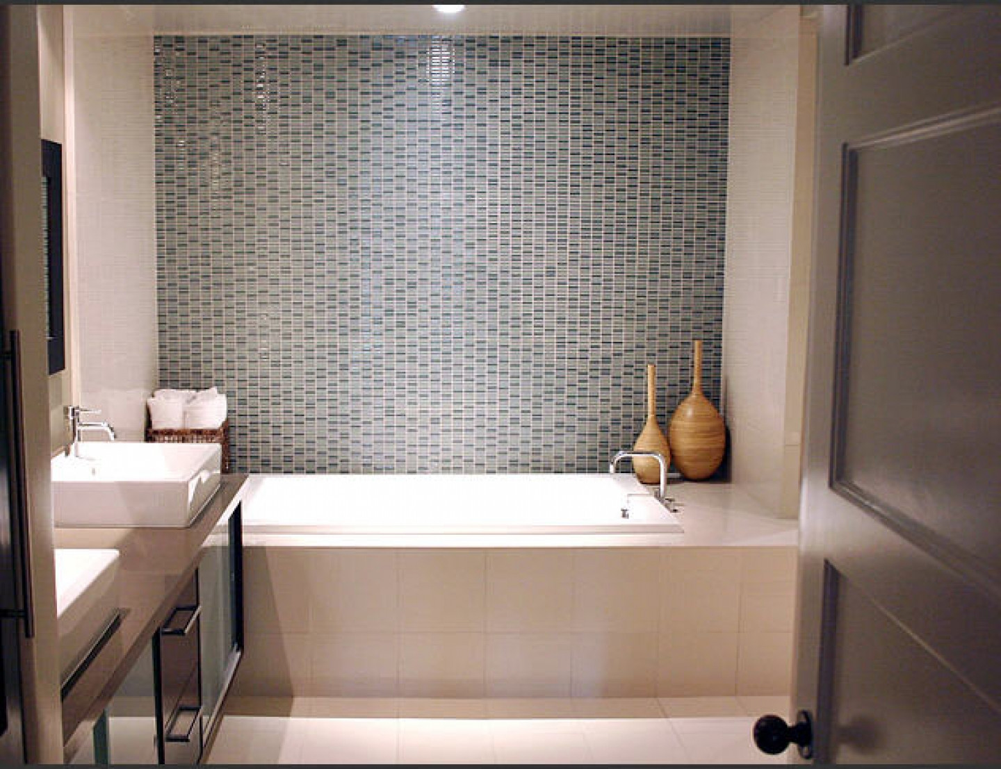 Small Bathroom Ideas With Tub
 Bathroom Ideas for Small Space