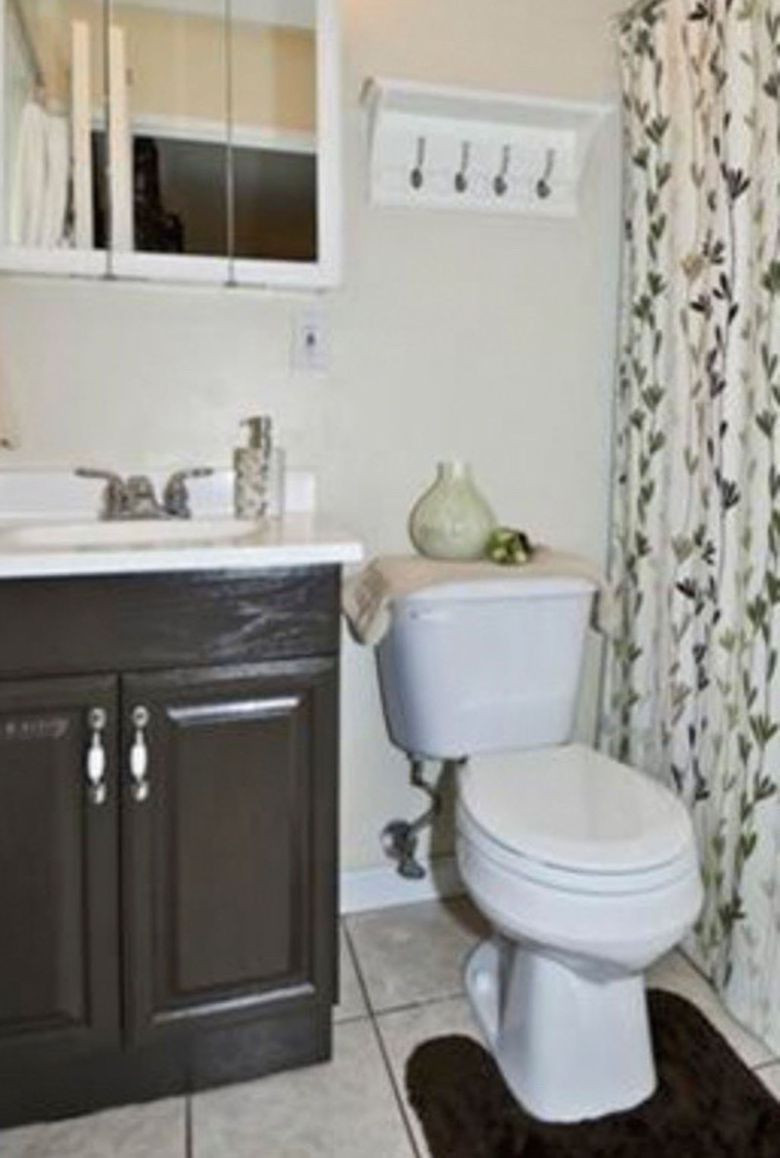 Small Bathroom Makeovers Pictures
 8 Mind Blowing Small Bathroom Makeovers Before and After