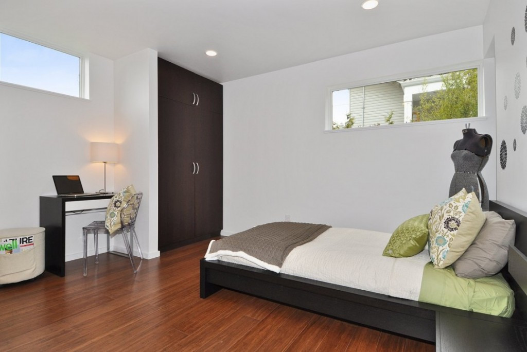 Small Bedroom Desk
 Small Bedroom Desks for a Narrow Bedroom Space – HomesFeed