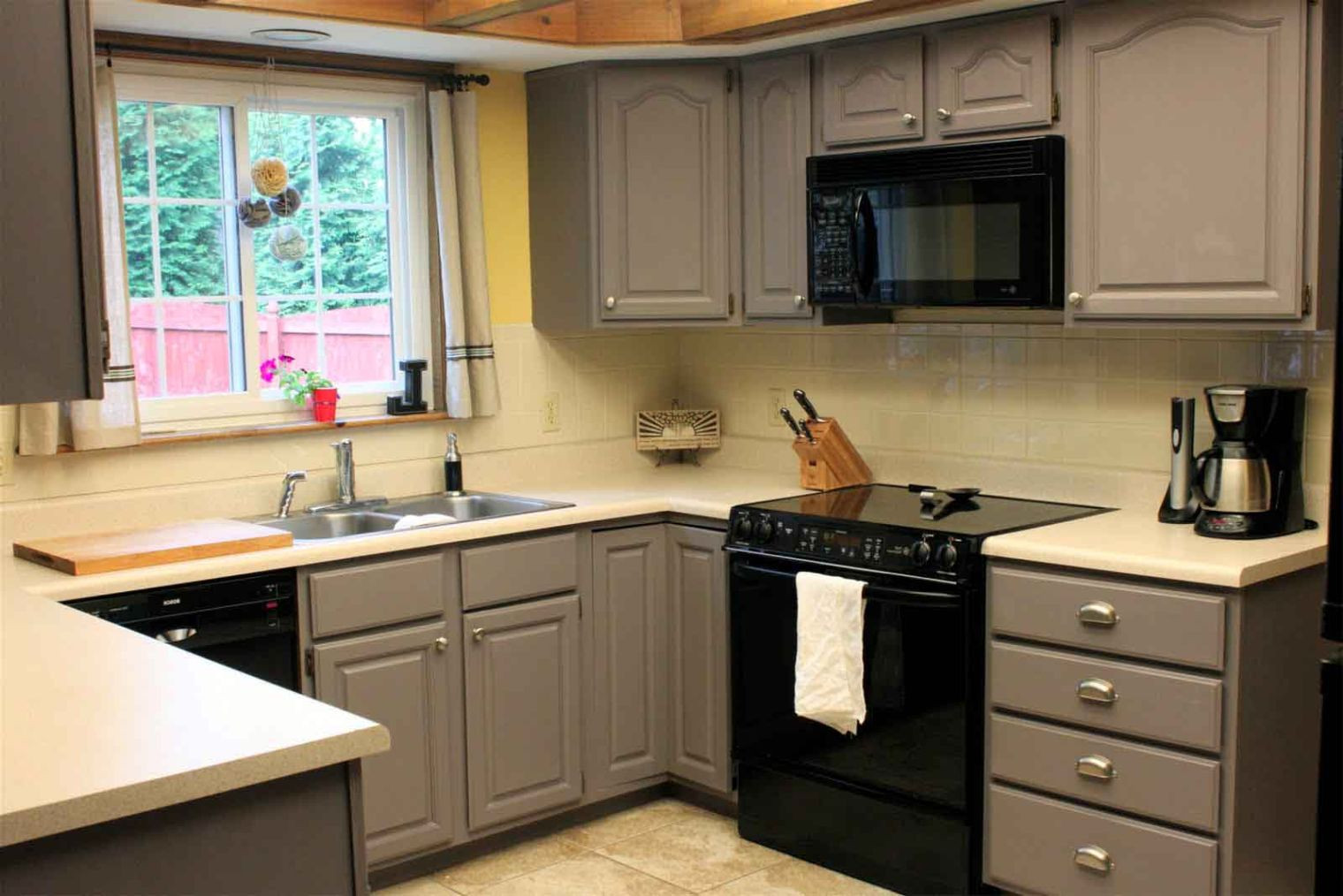 Small Cabinet For Kitchen
 17 Superb Gray Kitchen Cabinet Designs