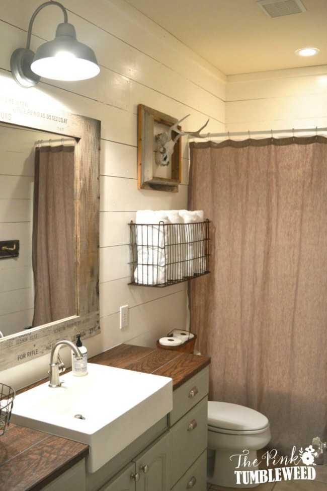 Small Farmhouse Bathroom Ideas
 20 Best Farmhouse Bathrooms to Get That Fixer Upper Style