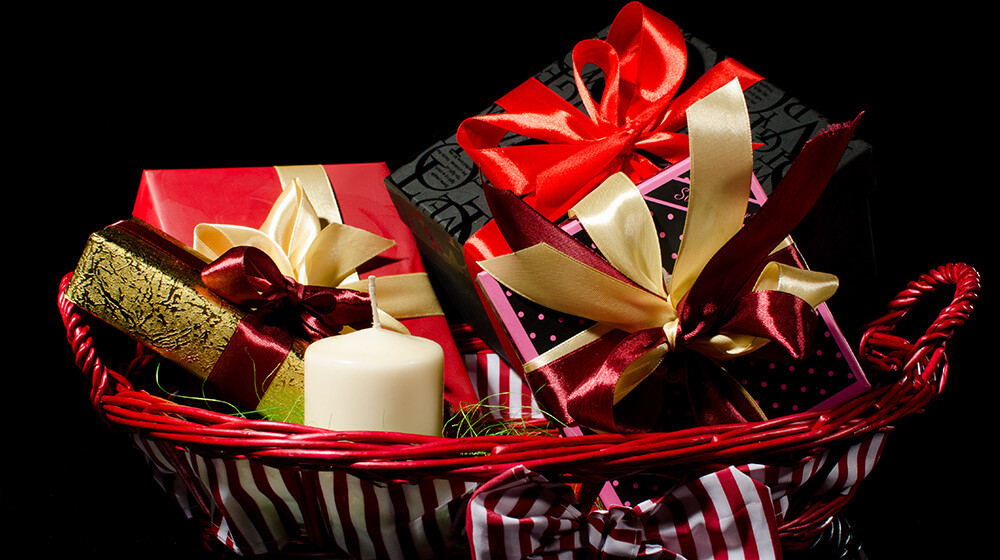 Small Holiday Gift Basket Ideas
 25 Holiday Gift Basket Ideas for Businesses Small