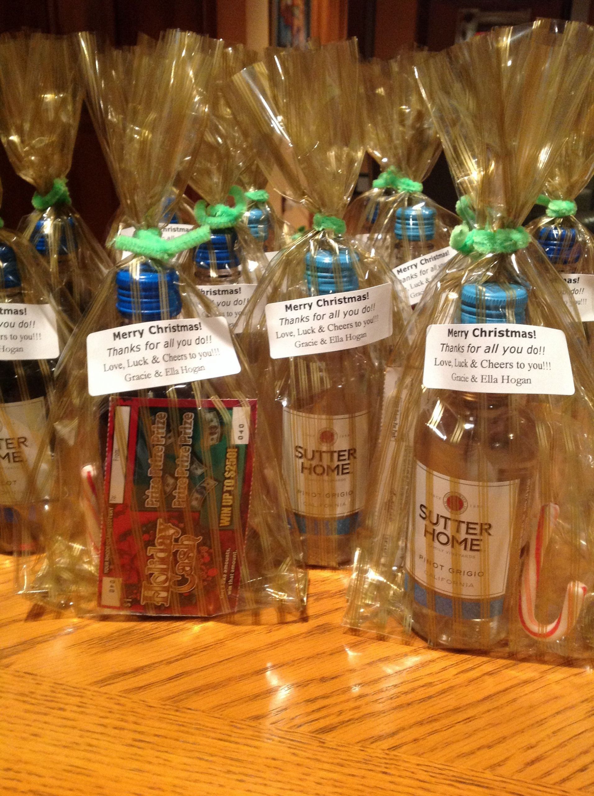 Small Holiday Gift Ideas For Employees
 Top Party Favors for New Year’s Eve