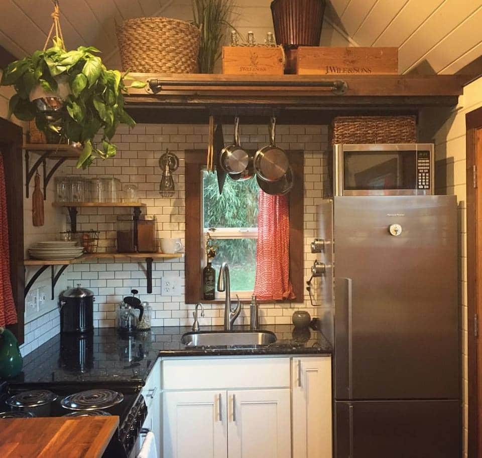 Small House Kitchens
 10 Tiny Kitchens in Tiny Houses That Are Adorably Functional