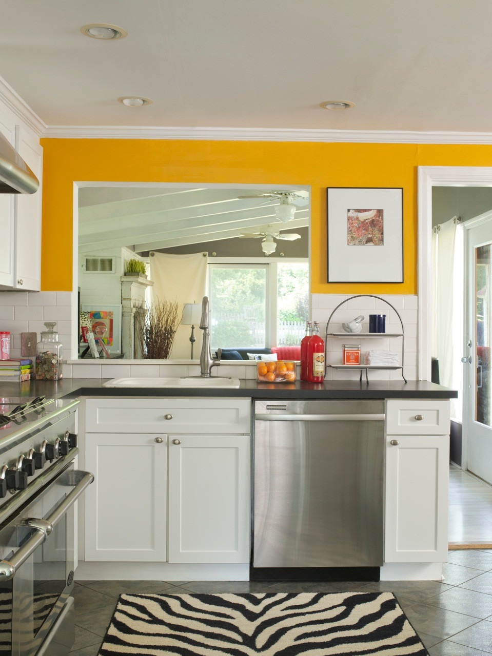 Small Kitchen Colours Ideas
 Cheerful Bright Kitchen Color Ideas for Sleek Interior