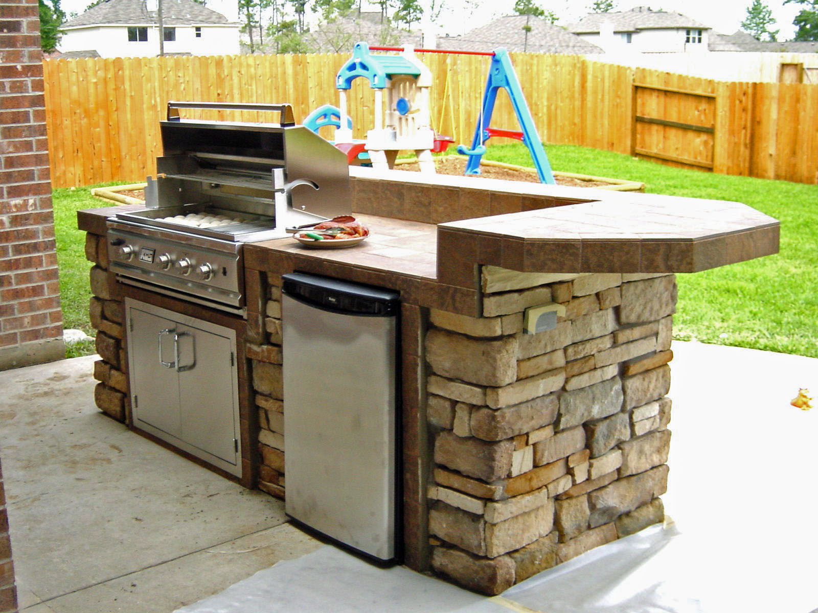 Small Outdoor Kitchen Ideas
 Outdoor Kitchen Plans Constructed Freshly in Backyard
