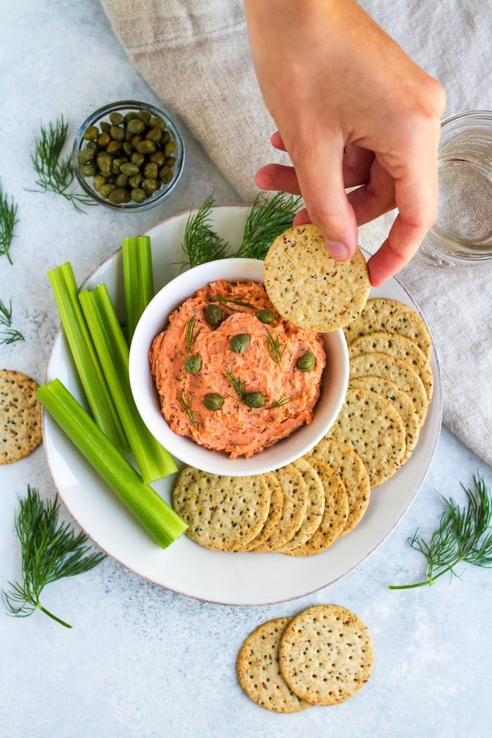 Smoked Salmon And Crackers Appetizer
 4 Ingre nt Smoked Salmon Dip with Everything Crackers