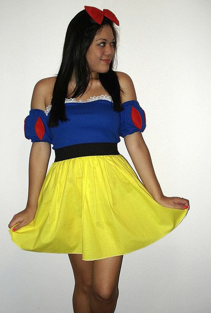 Snow White Costumes DIY
 cute and simple snow white costume