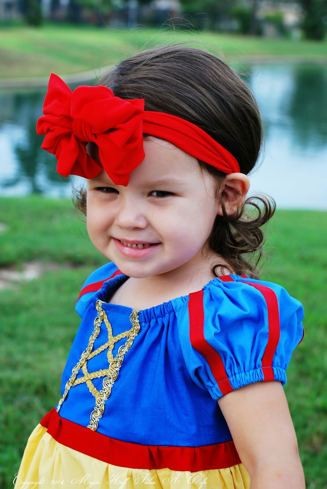 Snow White Costumes DIY
 Easy To Sew Snow White Peasant Dress For Halloween or