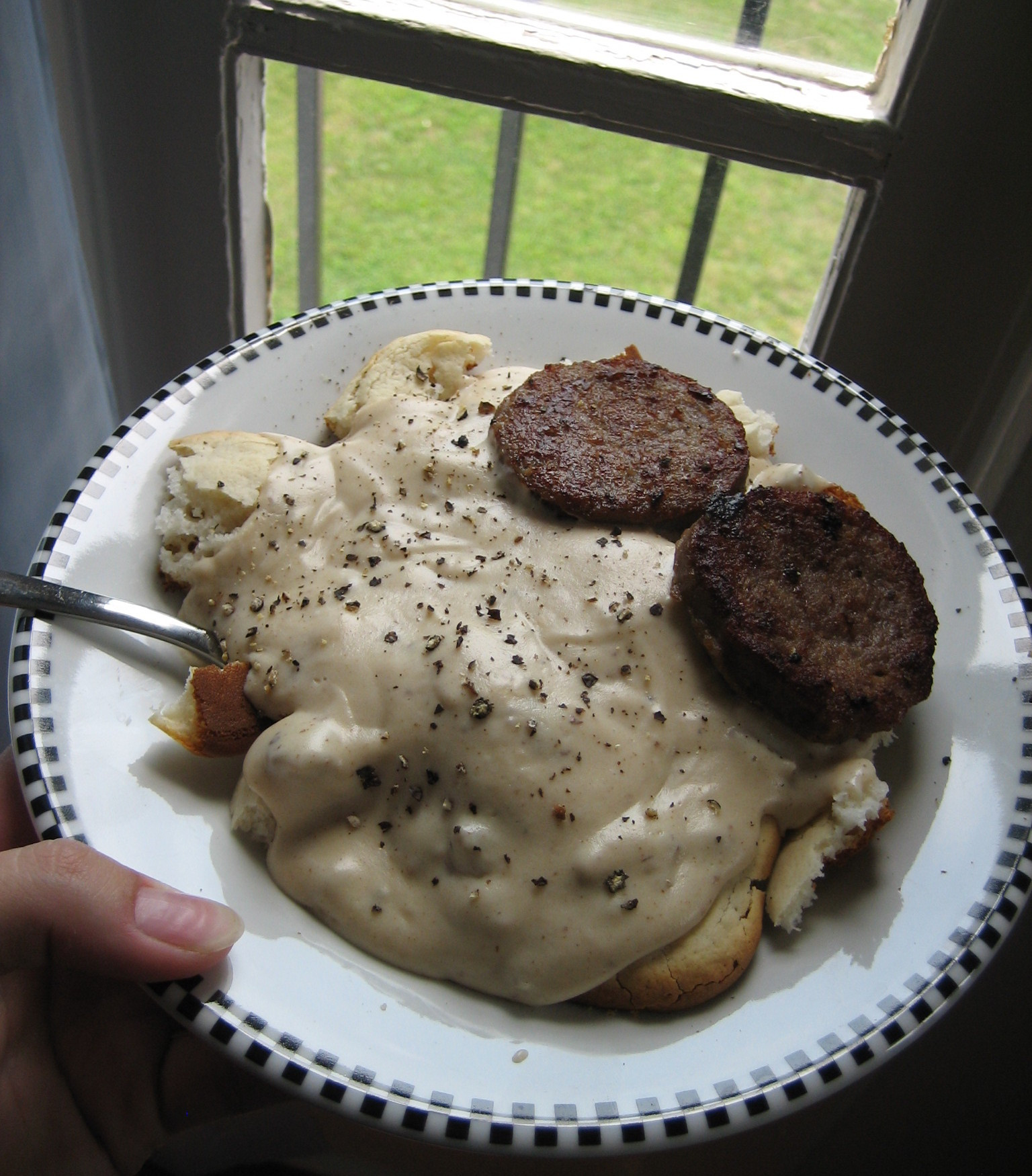 Southern Biscuits And Gravy Recipe
 easy southern style biscuits and gravy 3