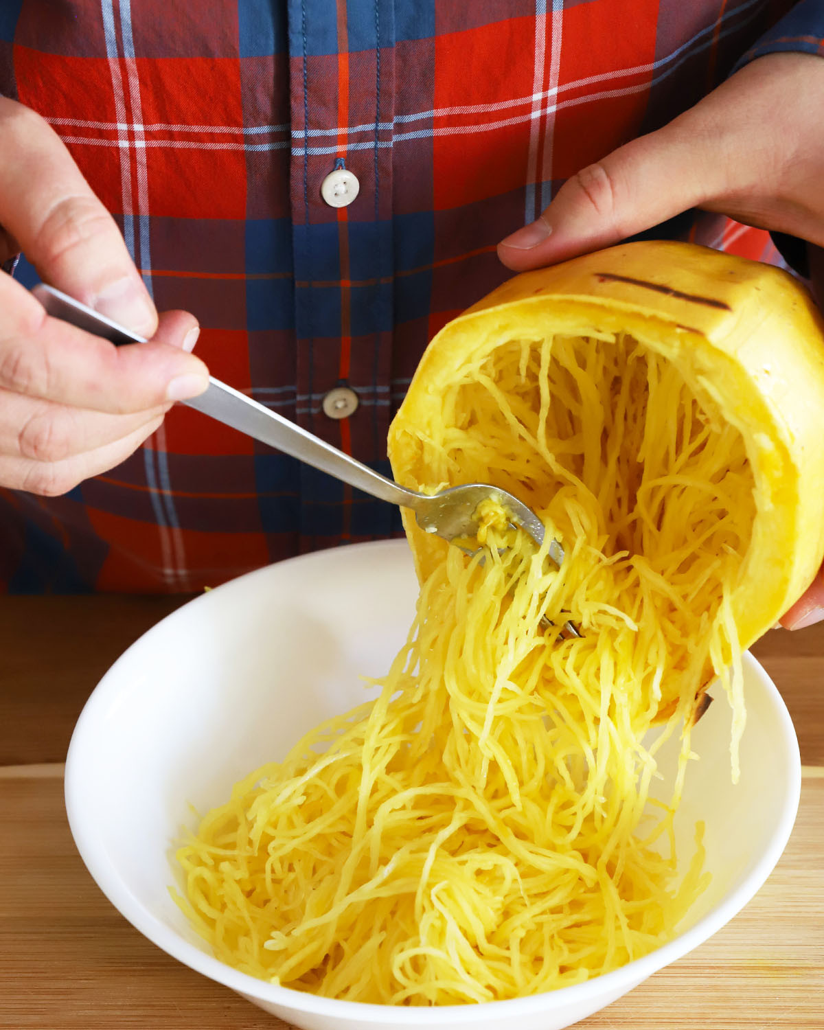 Spaghetti Squash Microwave Whole
 The Best Way to Cook and Cut Spaghetti Squash Whole Baked