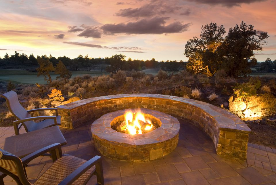 Stone Fire Pit Ideas
 15 Stone Fire Pits to Spark Ideas
