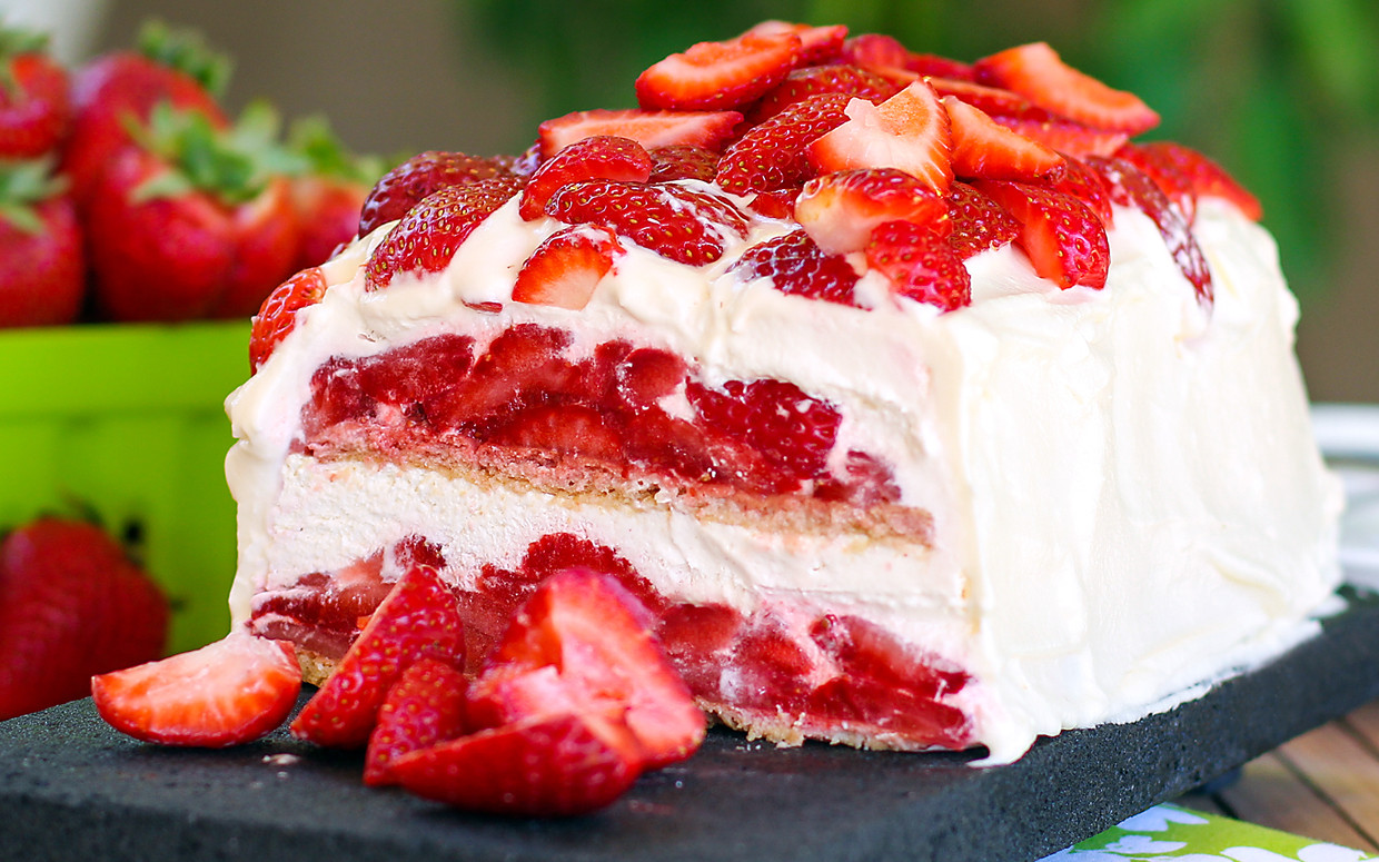 Strawberry Summer Cake
 10 Scrumptious Summer Strawberry Recipes
