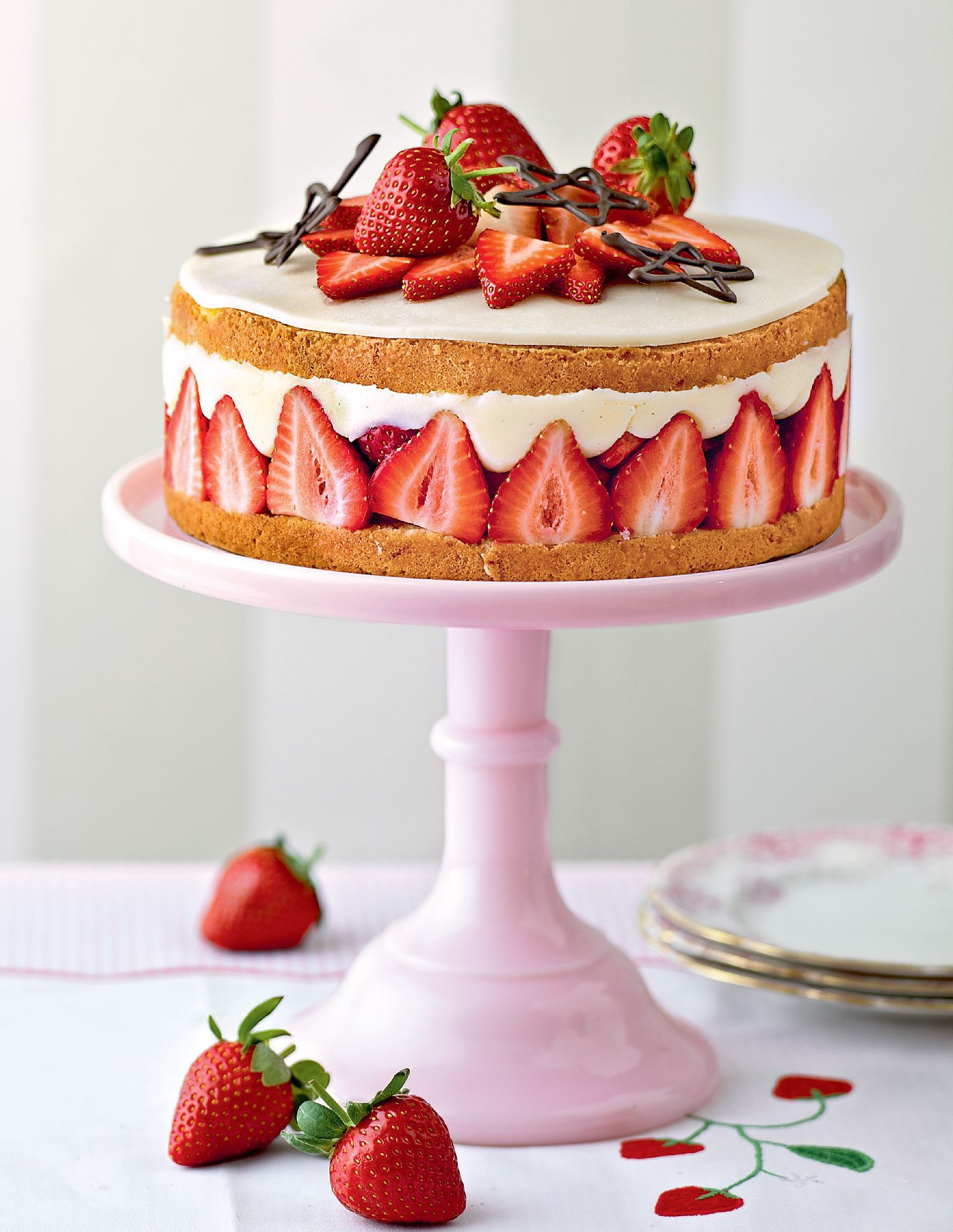 Strawberry Summer Cake
 Best Summer Strawberry Cakes & Bake Recipes inc Mary