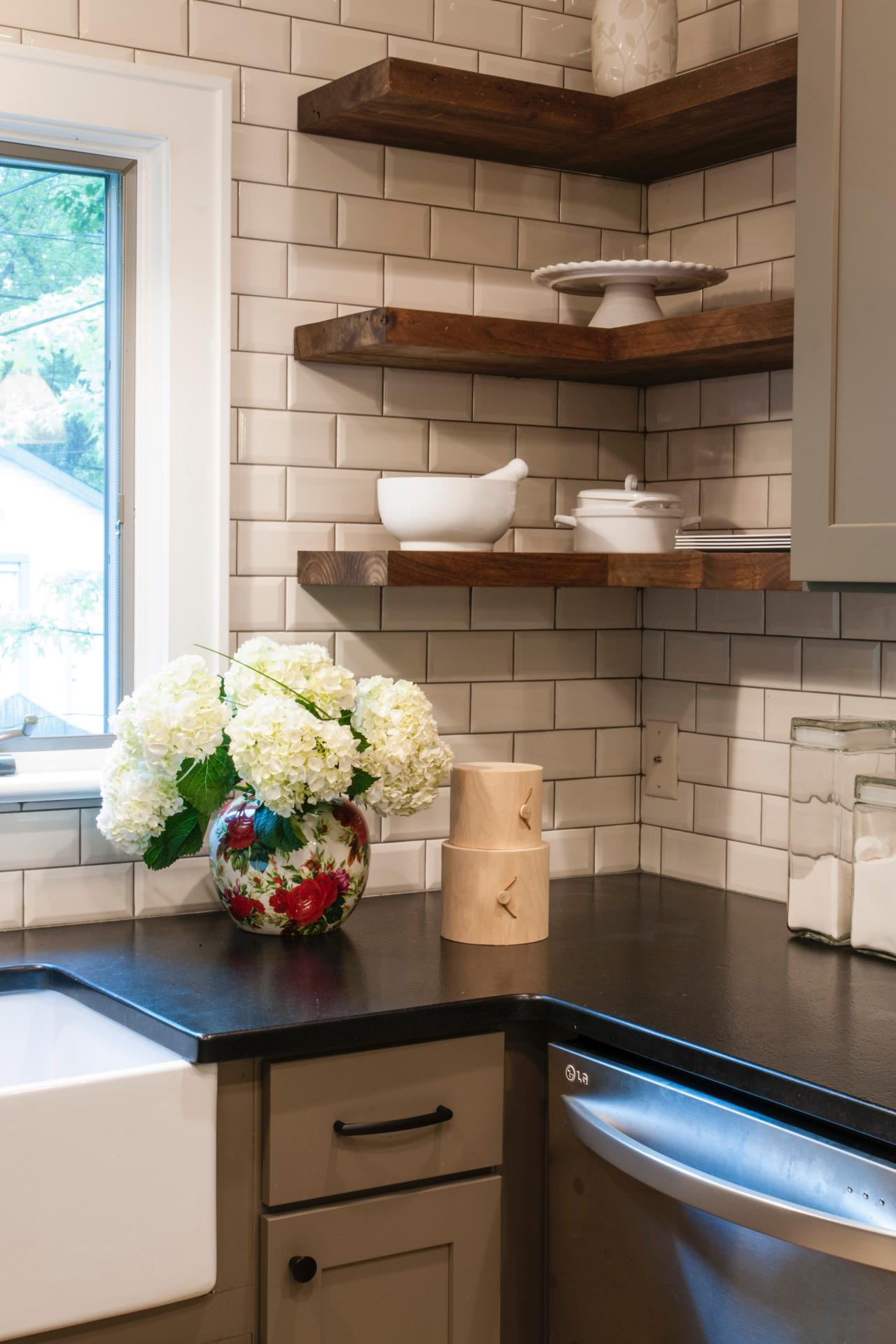 Subway Tile In Kitchens
 A Wide Range of Interesting Subway Tile Kitchen Options