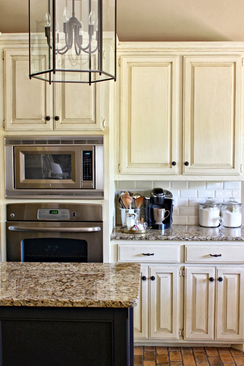 Subway Tile In Kitchens
 SUBWAY TILE KITCHEN BACKSPLASH Dimples and Tangles