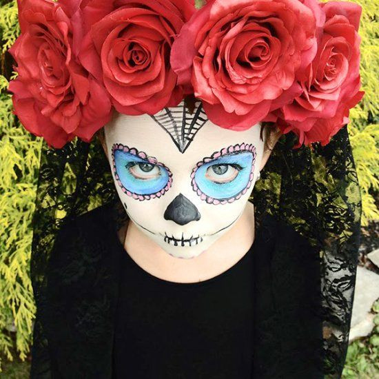 Sugar Skull Costume DIY
 Very easy dramatic and no sew sugar skull costume idea