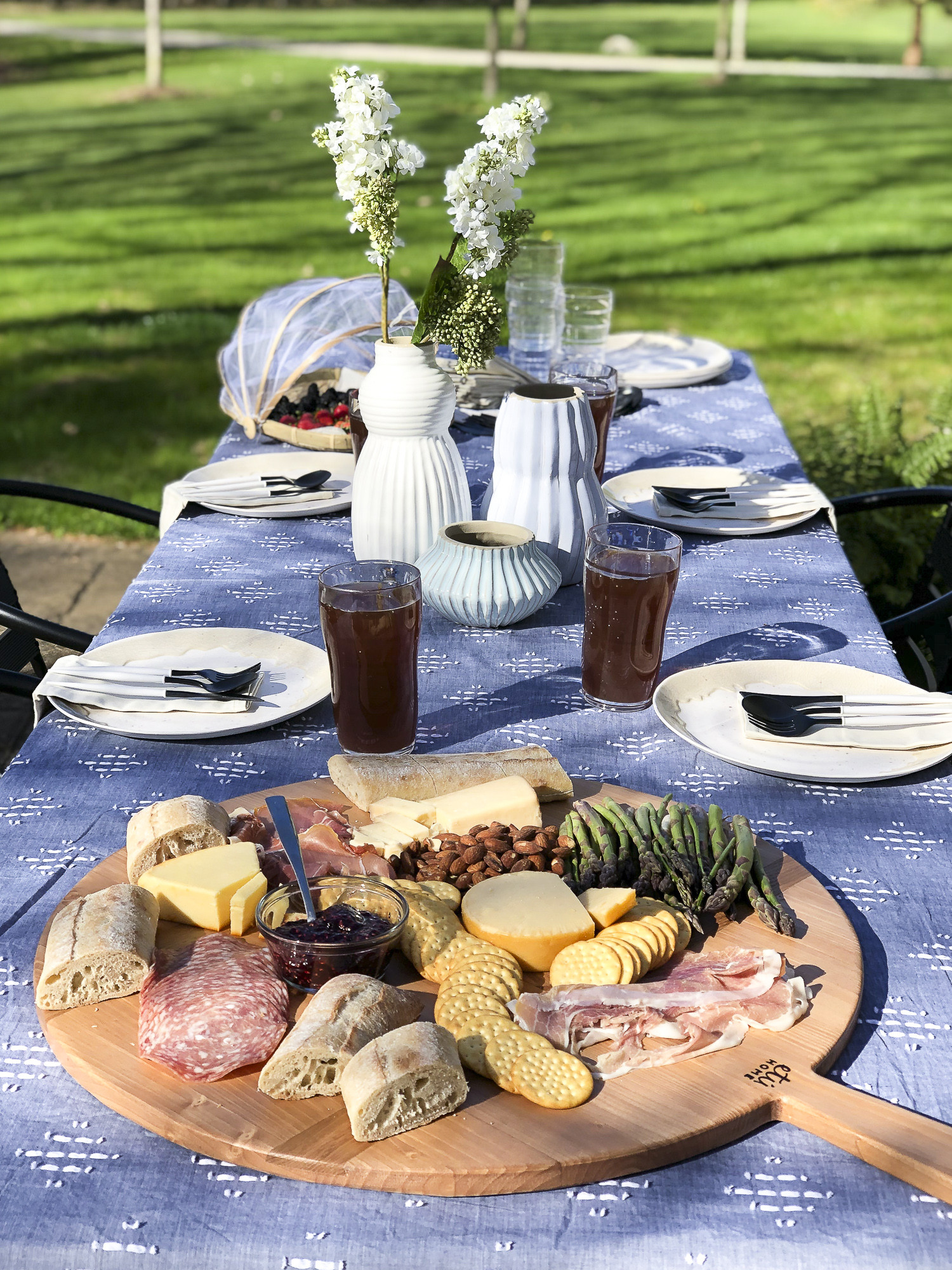 Summer Dinner Party
 Simple Summer Dinner Party Ideas The Essentials