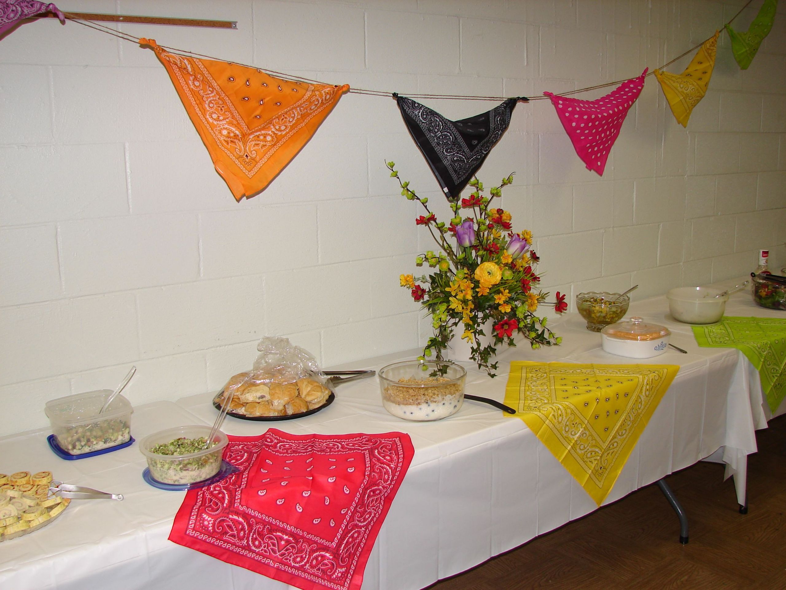 Summer Luncheon Party Ideas
 Summer luncheon Decorations using inexpensive bandana s in