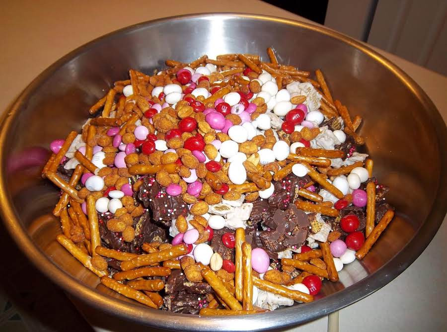 Sweet Snacks Recipes
 Sweet And Salty Valentine Snack Mix Recipe