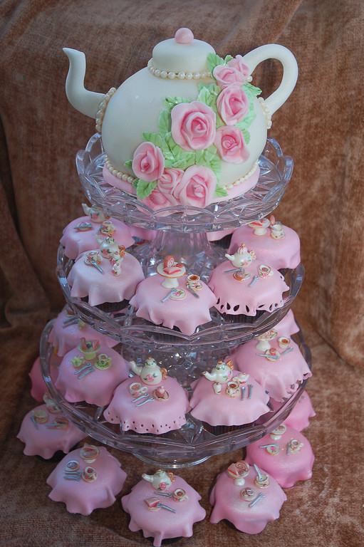 Tea Party Cupcakes Ideas
 DESSERTS The Most Incredible Tea Sets You ve Ever Seen