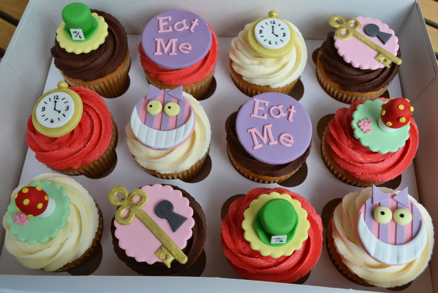 Tea Party Cupcakes Ideas
 Little Paper Cakes Alice in Wonderland Mad Hatter s Tea