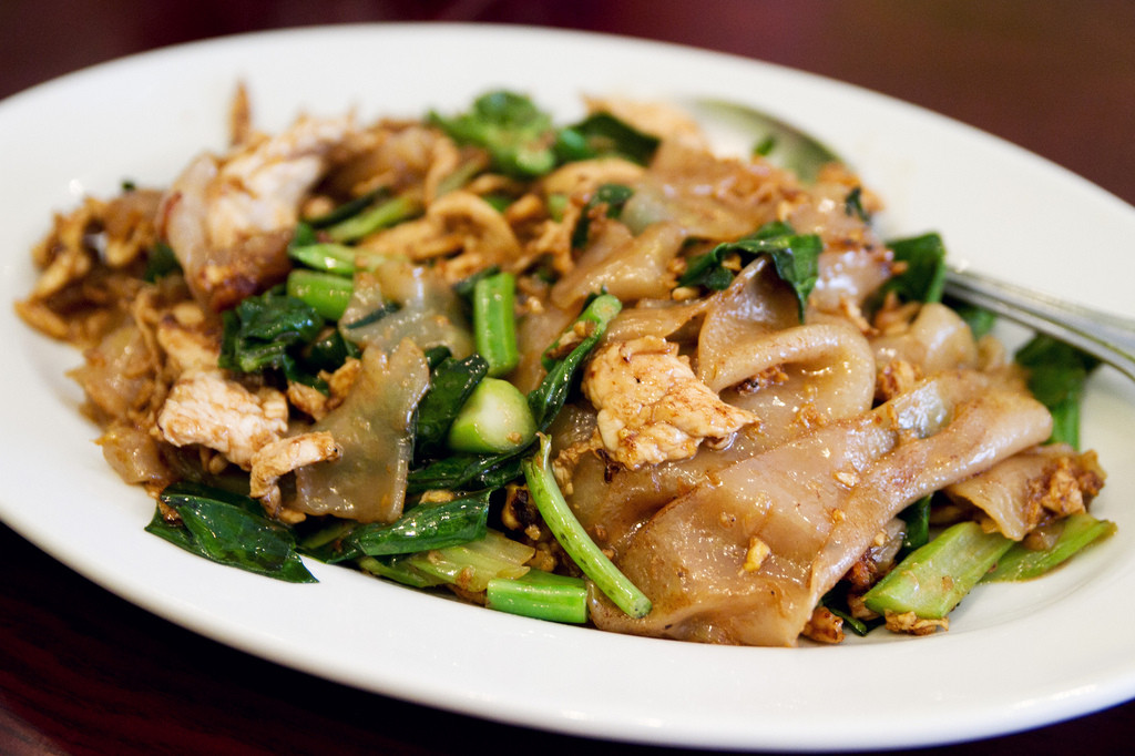 Thai Pad See Ew
 Easy Recipe for Thai Pad See Ew Gai Broad Noodles Stir