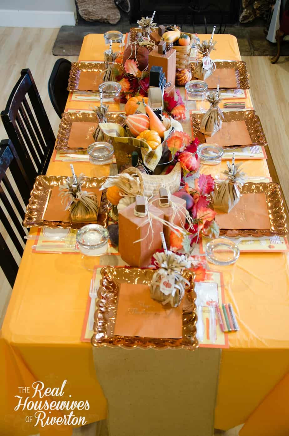 Thanksgiving Kids Table
 Kid s Thanksgiving Table Decor Housewives Style