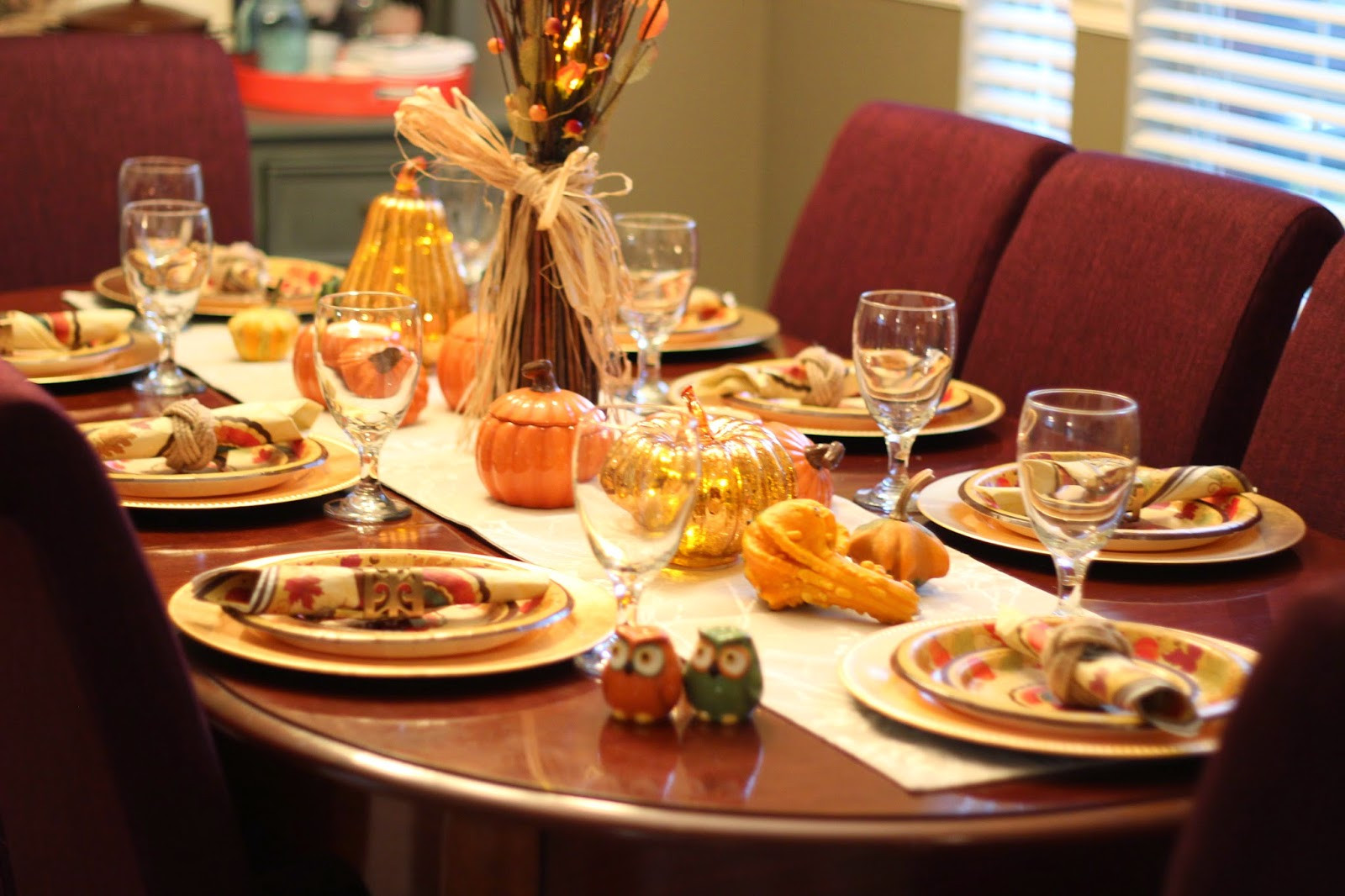 Thanksgiving Table Decorations
 The Apron Gal Thanksgiving Table Decorating Ideas