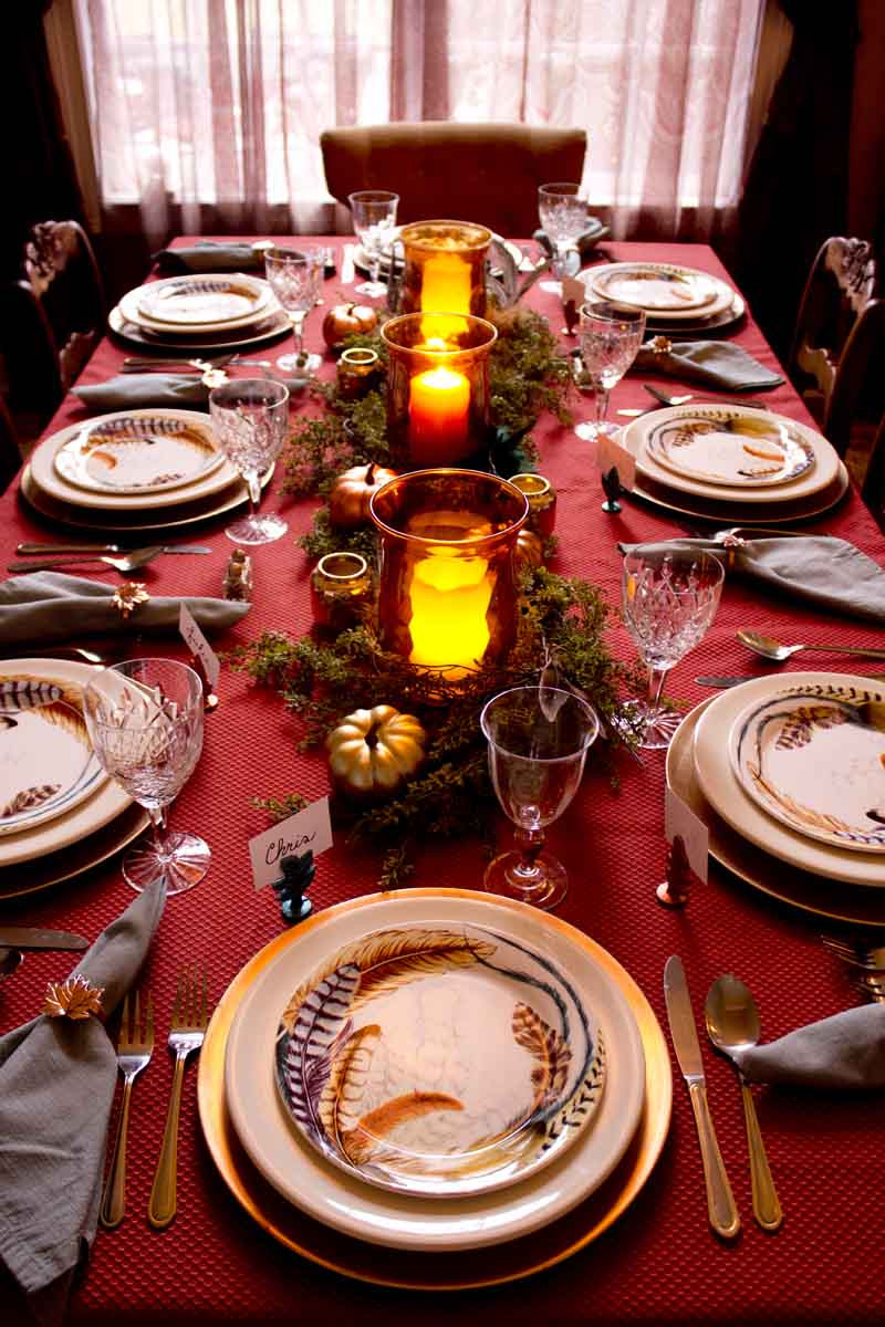 Thanksgiving Table Setting
 Feathers and metallics for a Thanksgiving table setting