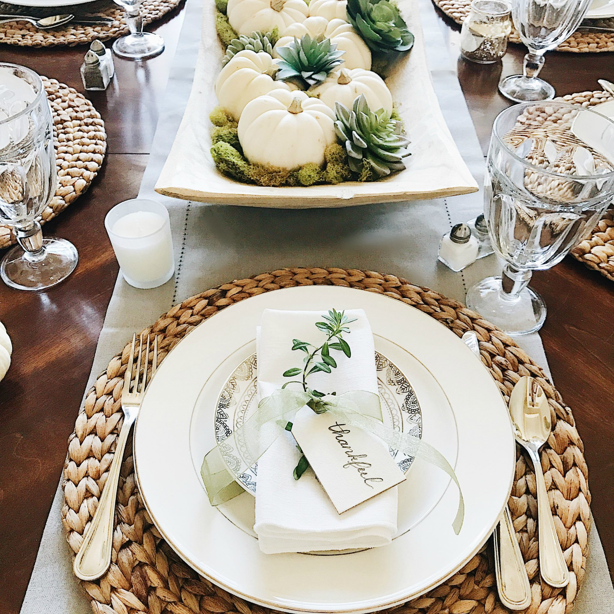 Thanksgiving Table Setting
 16 Beautifully Simple Thanksgiving Table Setting Ideas