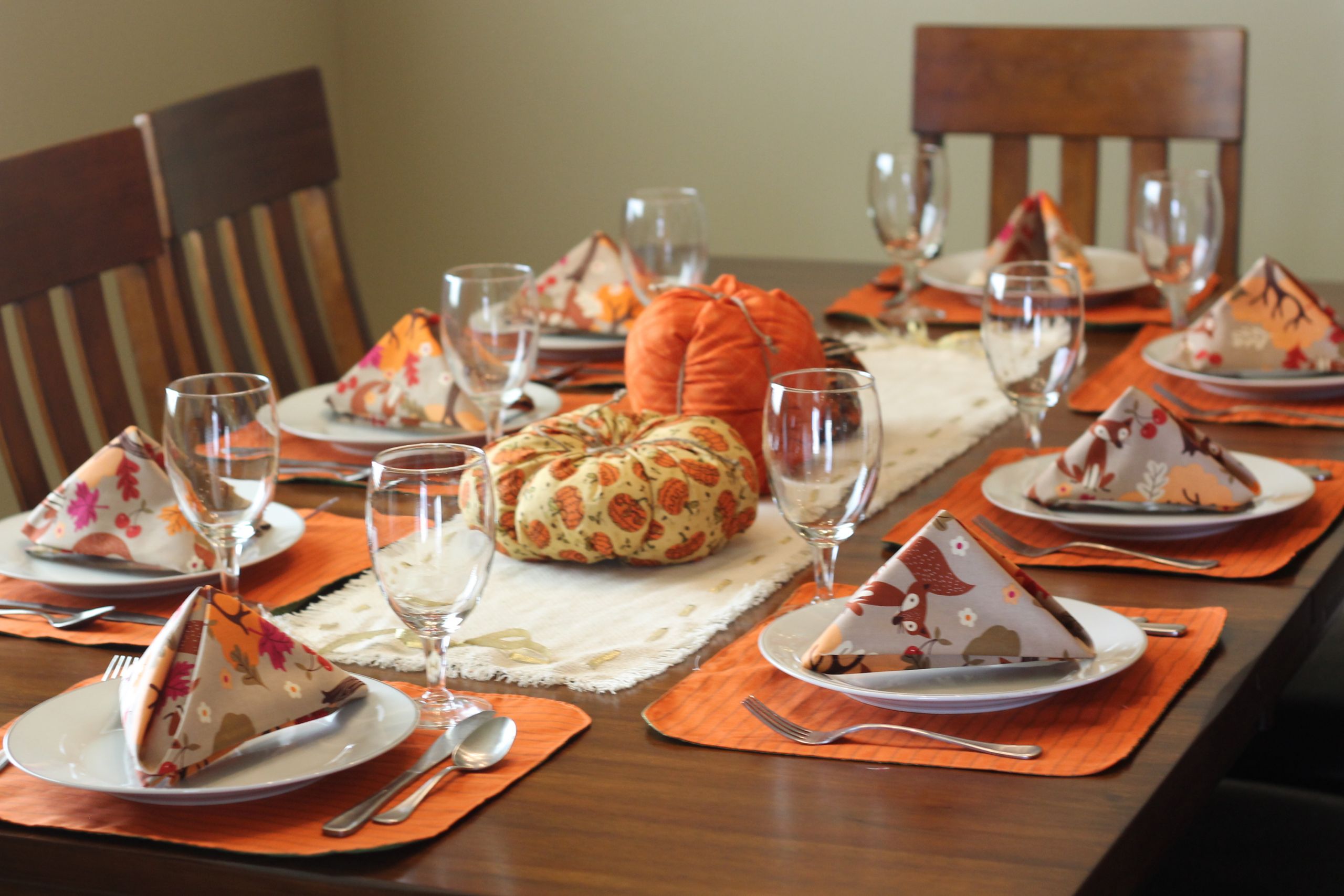 Thanksgiving Table Setting
 Rustic Thanksgiving Table Setting Peek a Boo Pages