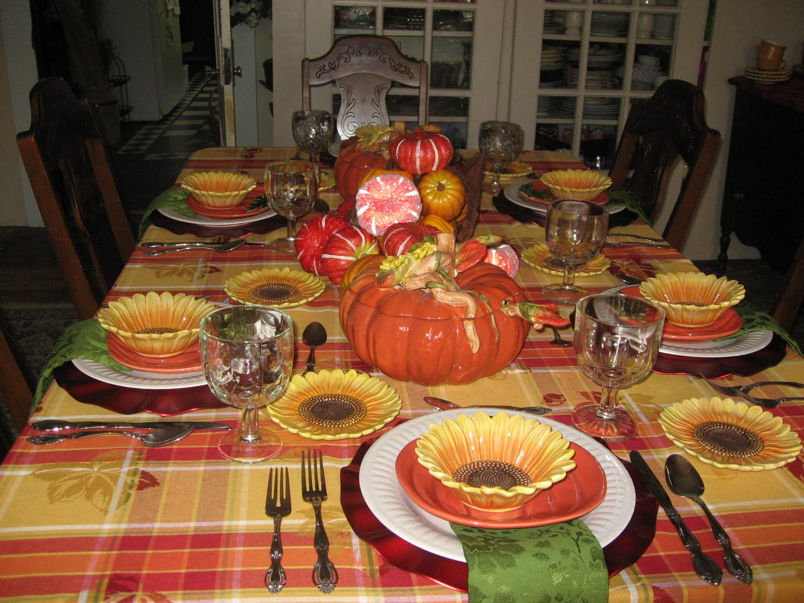 Thanksgiving Table Setting
 THANKSGIVING TABLESCAPE AND TEA TABLE