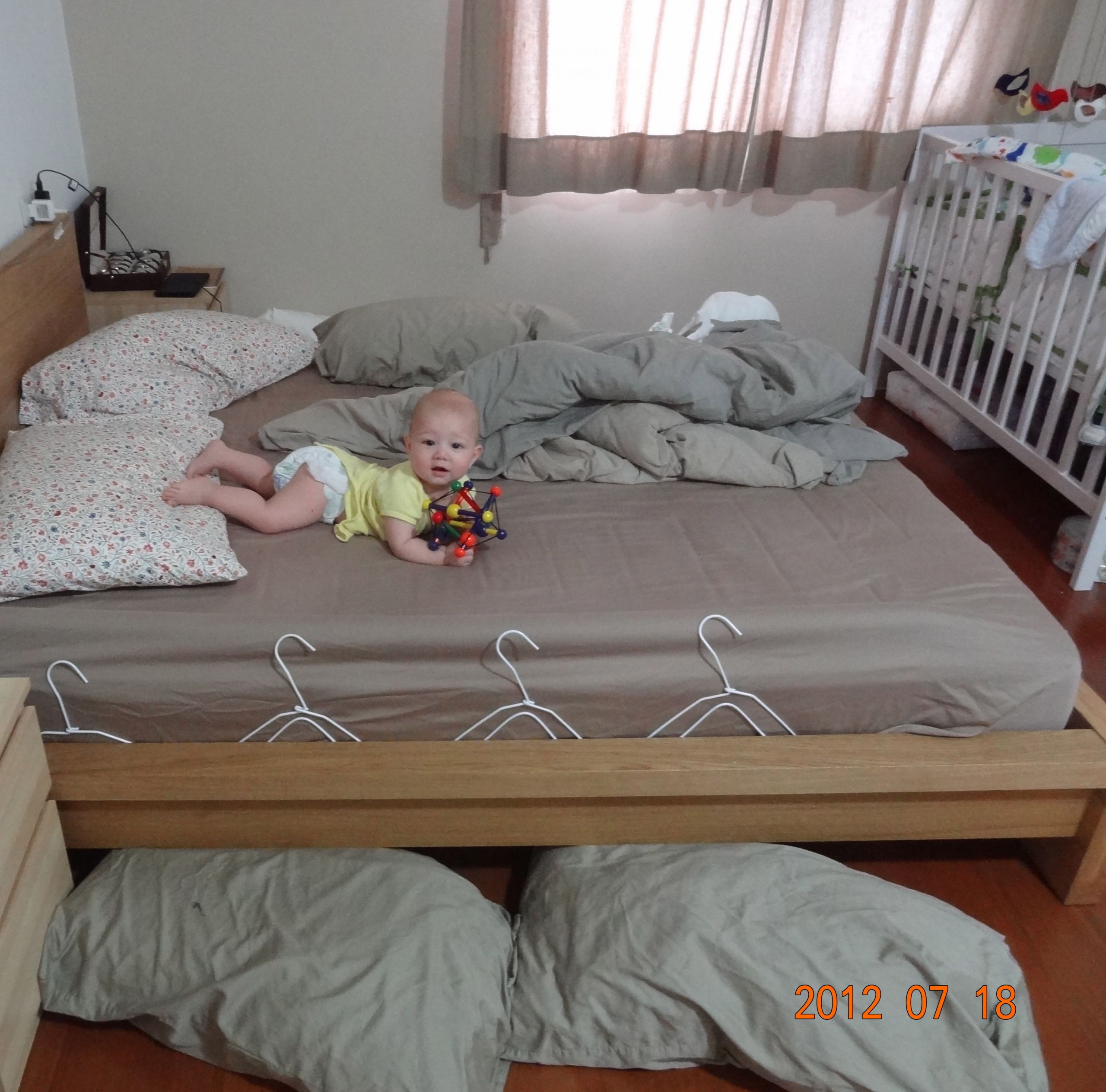 Toddler Bed Rails DIY
 DIY baby Bedrail with swimming noodle