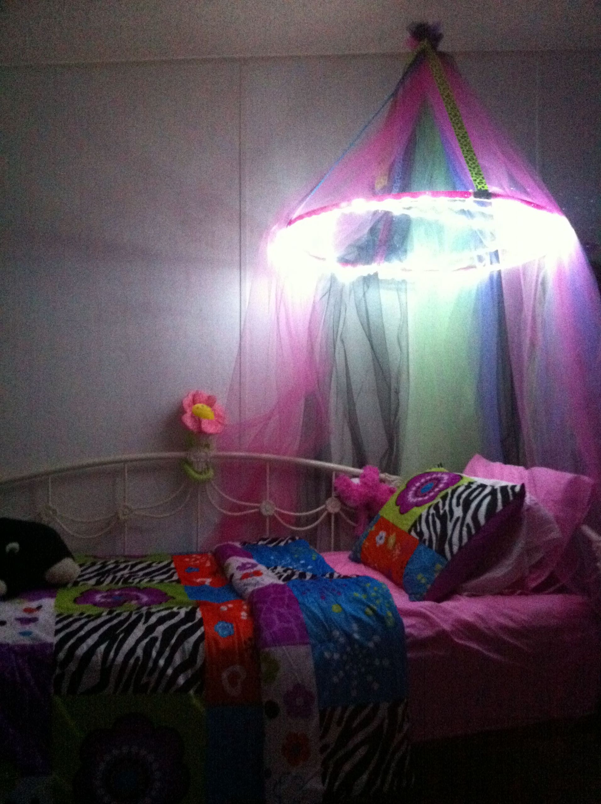 Toddler Bed Tent DIY
 DIY kids bed canopy with lights