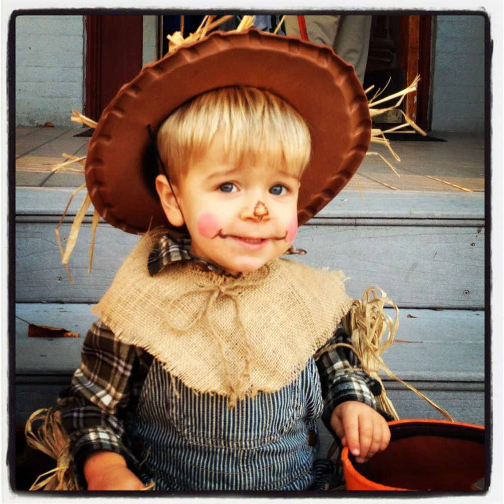 Toddler Scarecrow Costume DIY
 Toddler DIY Scarecrow Costume Spooky spooky