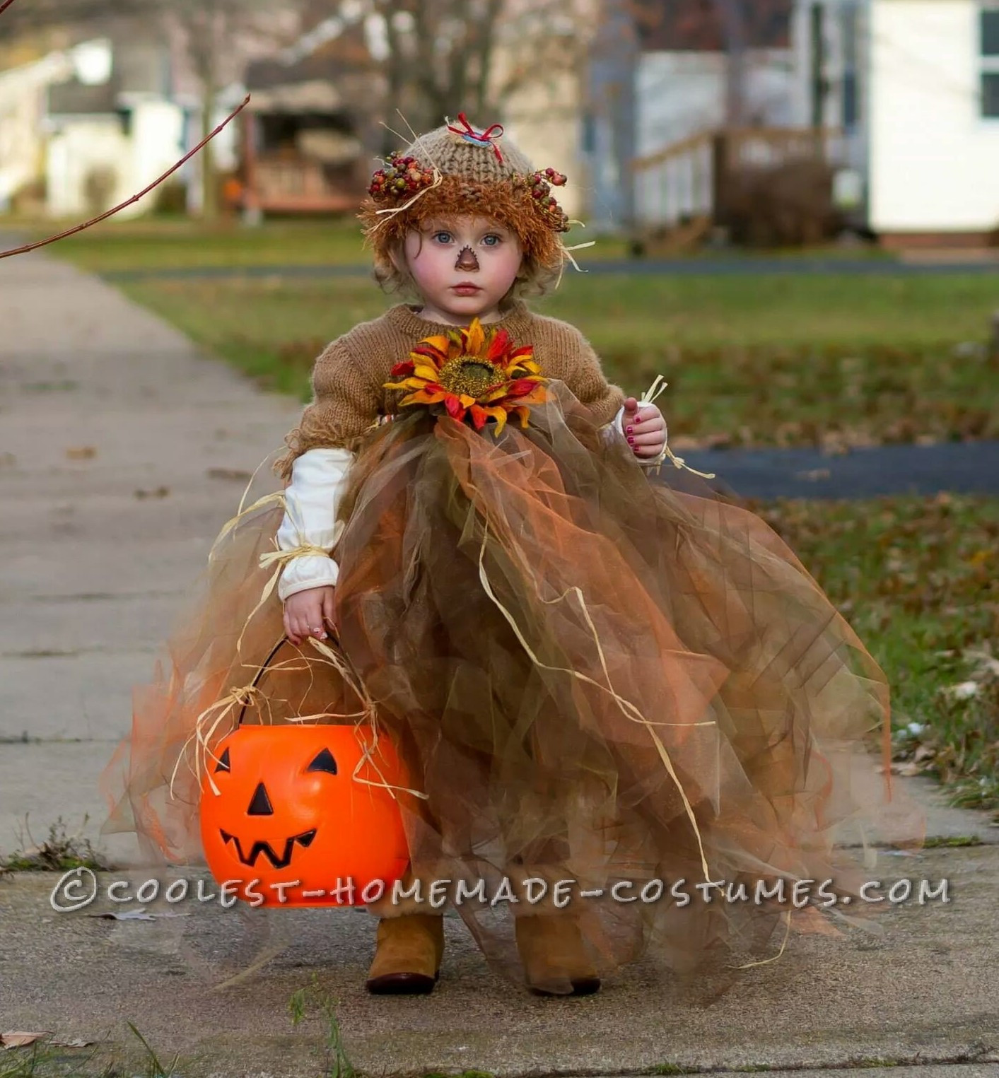 Toddler Scarecrow Costume DIY
 Cutest Scarecrow Costume Ever for a Toddler