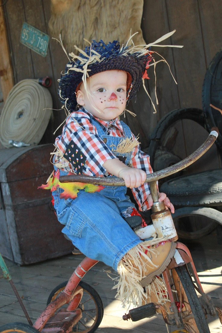 Toddler Scarecrow Costume DIY
 DIY Toddler Scarecrow Costume CUTE