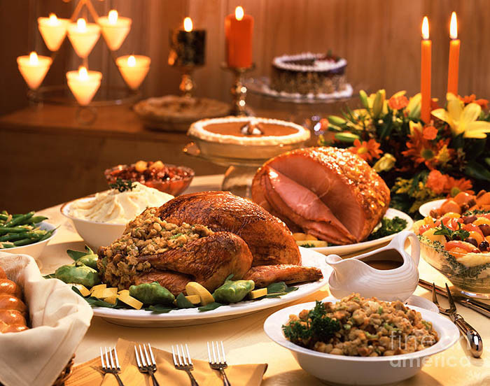 Traditional American Thanksgiving Dinner
 Thanksgiving Black Friday