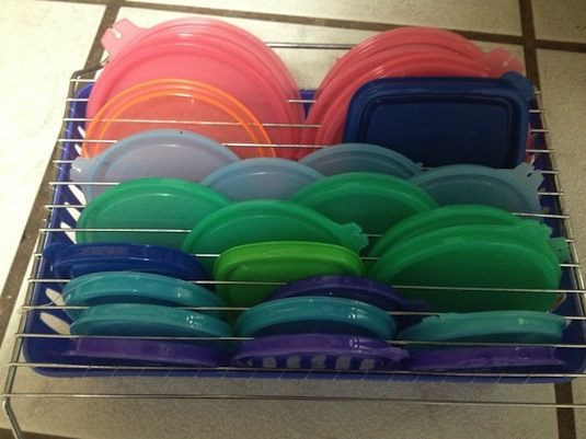 Tupperware Organizer DIY
 5 Easy Peasy Tupperware Organization Ideas