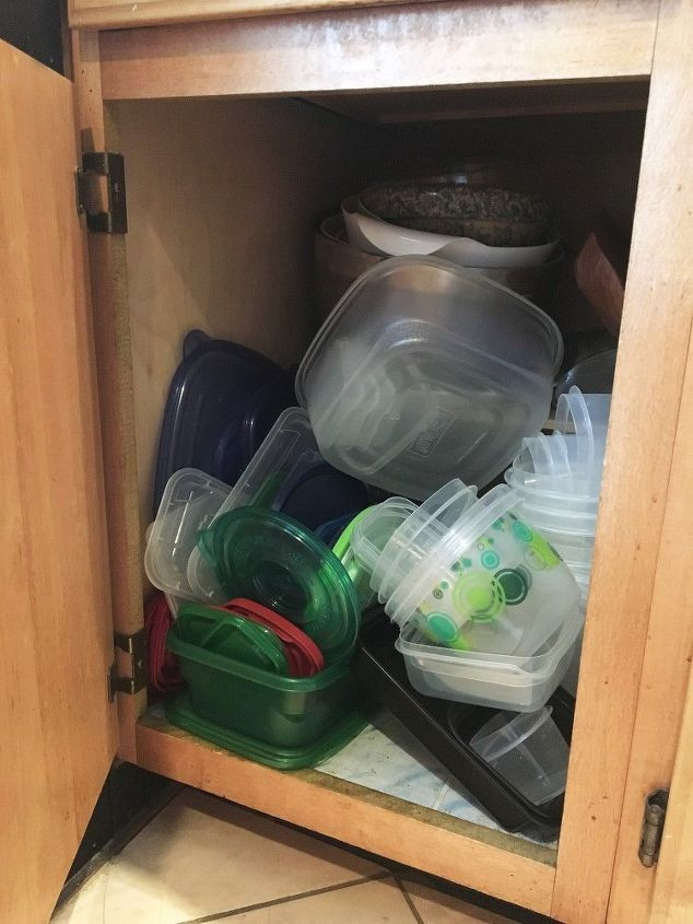 Tupperware Organizer DIY
 DIY Tupperware Organization Hacks