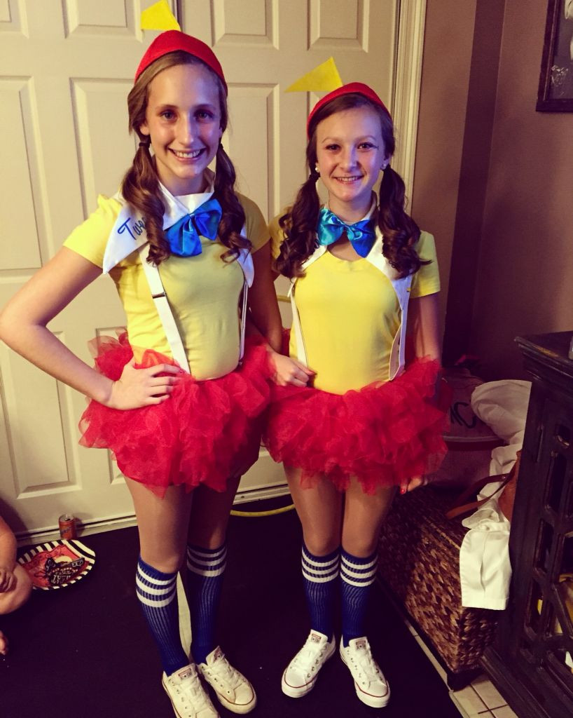 Tweedle Dee And Tweedle Dum Costumes DIY
 Cute tweedle Dee and tweedle dum Halloween costume