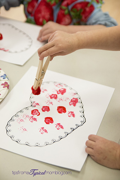 Valentines Day Craft Ideas For Preschoolers
 Valentine Pom Pom Painting for Preschoolers
