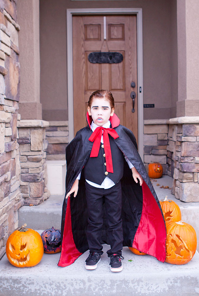Vampire Halloween Costumes DIY
 DIY Vampire Costume
