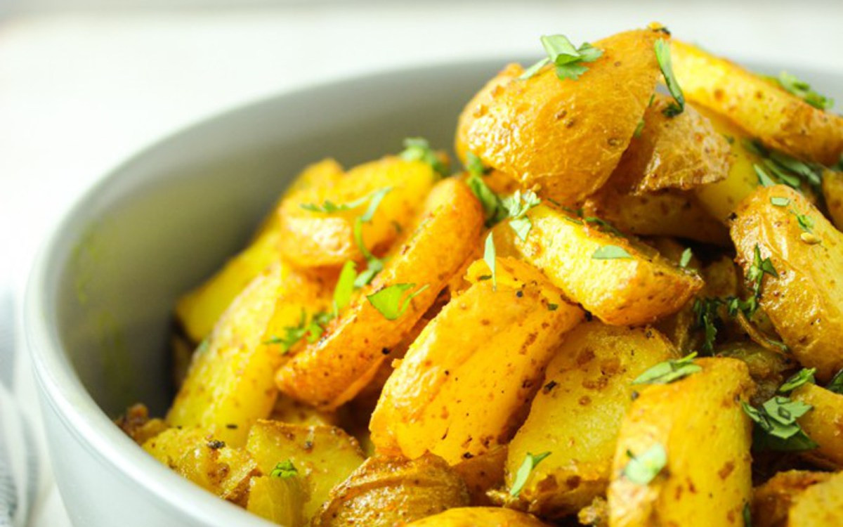 Vegan Roasted Potatoes
 Crispy Turmeric Curried Roasted Potatoes [Vegan] e