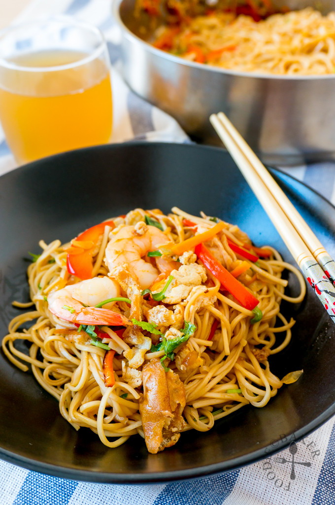 Vietnamese Stir Fry Noodles
 Asian Style Egg Noodles Stir Fry with Prawns and Chicken