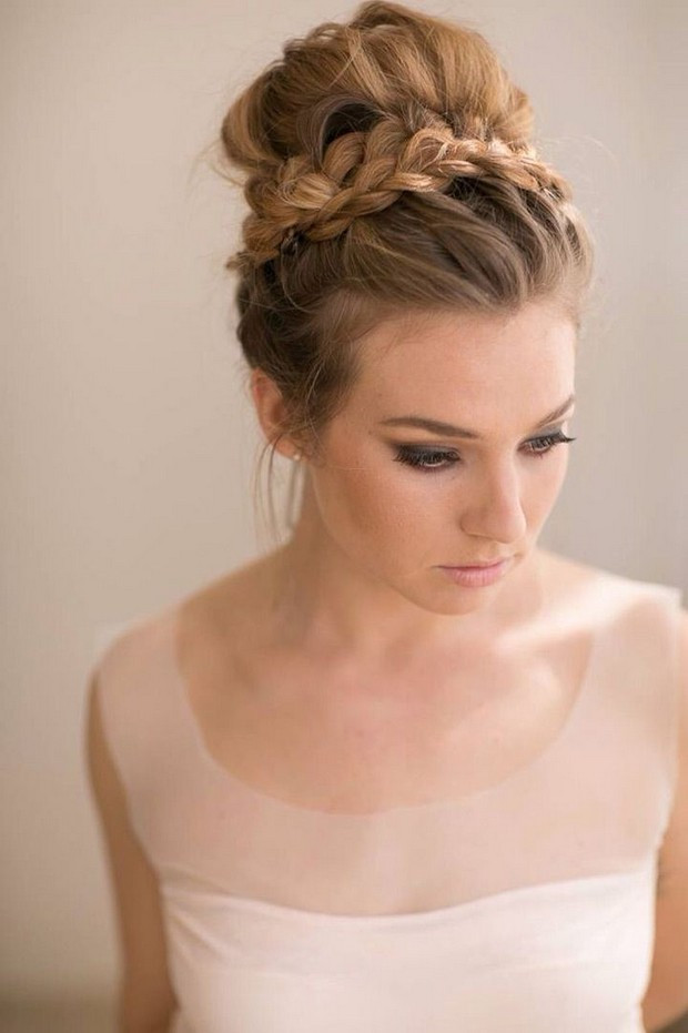 Wedding Buns Hairstyles
 16 Seriously Chic Vintage Wedding Hairstyles