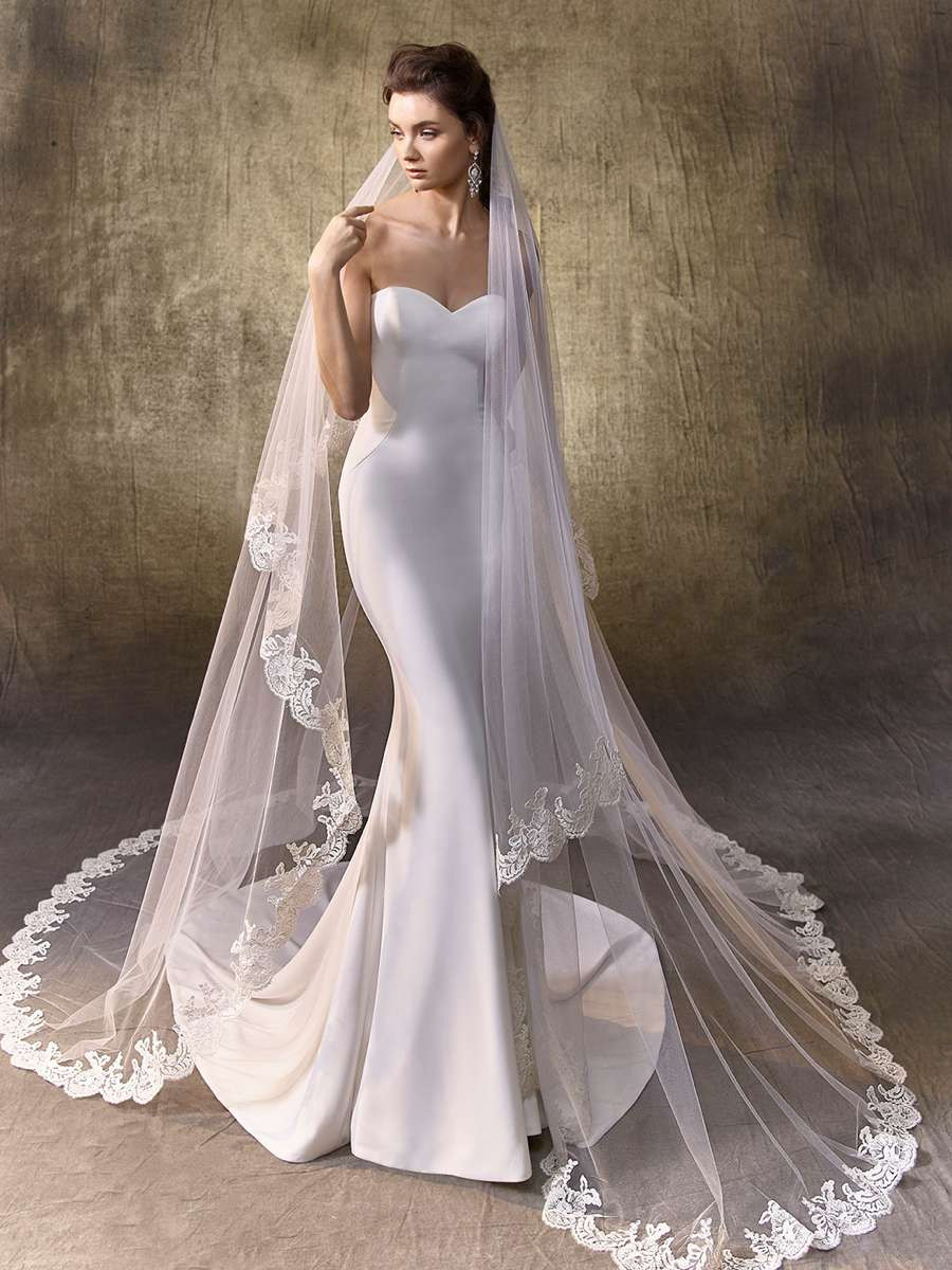 Wedding Dresses With Veils
 Personalise your look with chic wedding dress accessories