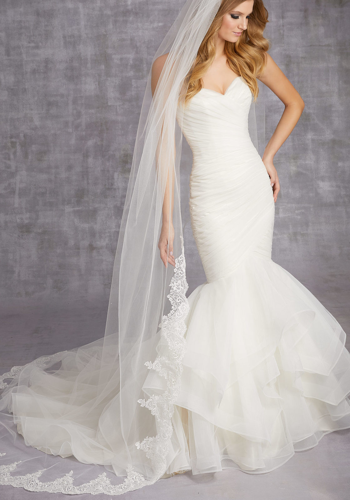 Wedding Dresses With Veils
 Scalloped Lace Veil Beaded With Clear Sequins