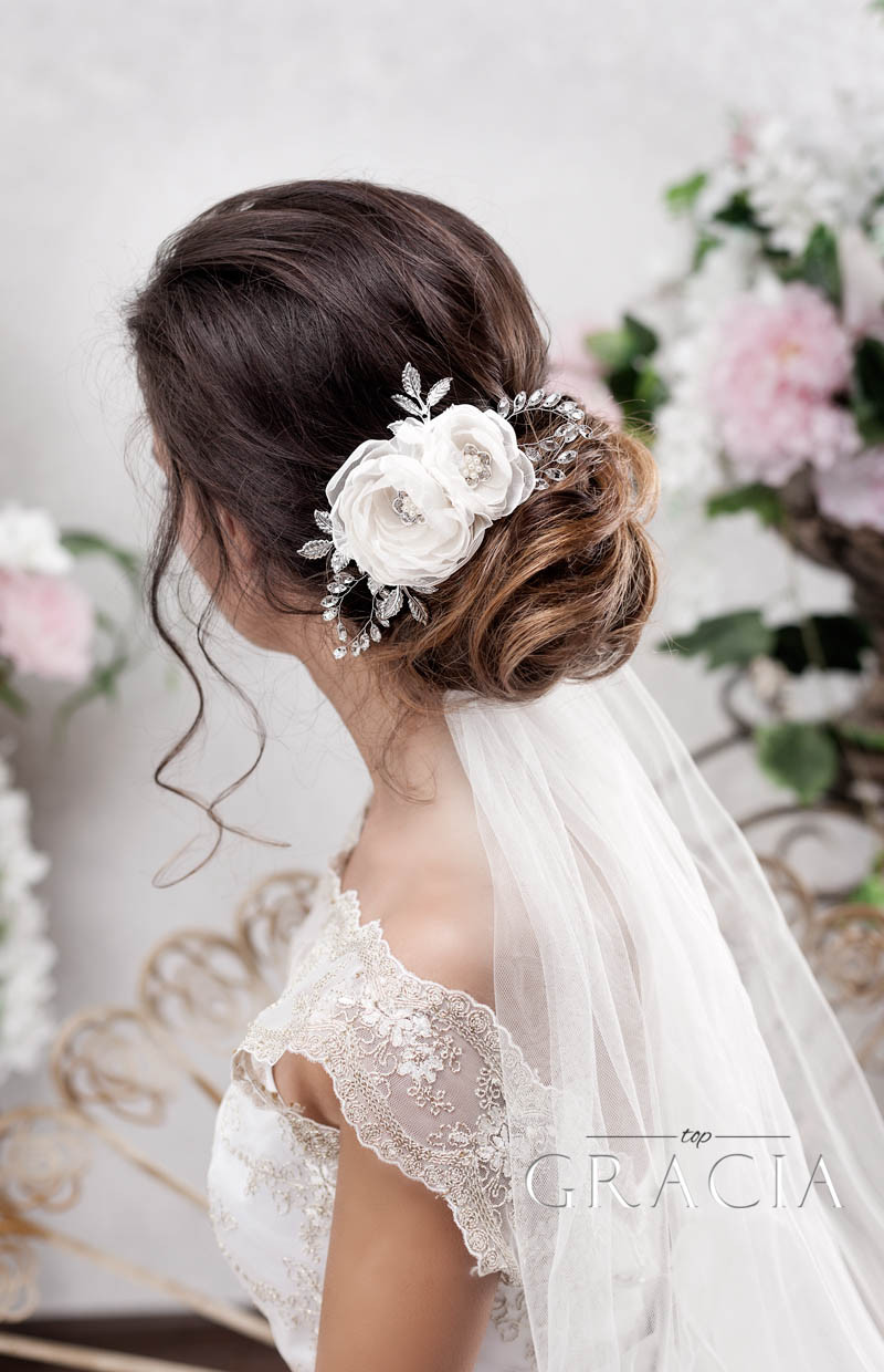 Wedding Hair Styles With Veil
 Enhance Your Romantic Bridal Hair Half Up Half Down